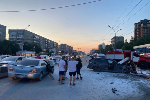 В Новосибирске водитель BMW устроил ДТП с семью автомобилями