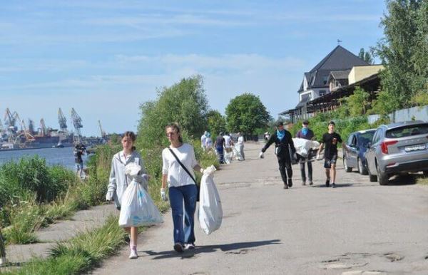 С реки Преголь вывезли 8 кубометров мусора