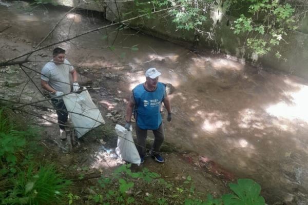 С берегов ставропольских рек вывезли несколько КамАЗов мусора